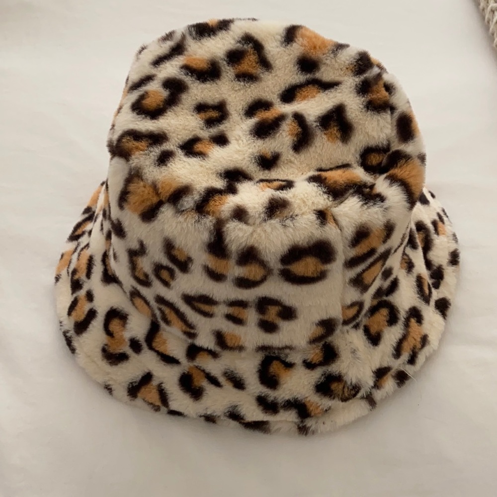 Fuzzy cheetah bucket hat